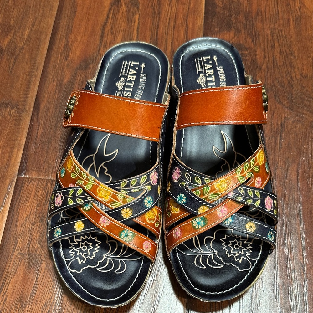 L'Artiste Spring Step Navy blue and Brown floral Sandals